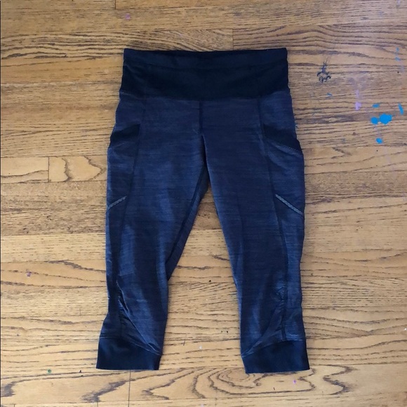 Lulu lemon capris - Picture 1 of 4